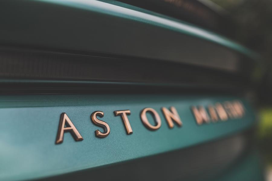Логотип Aston Martin DBS "59" by Q 2019 года  (фото 4 из 15)